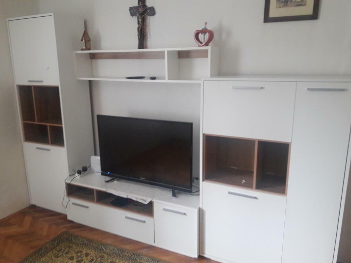 Tin Apartment *